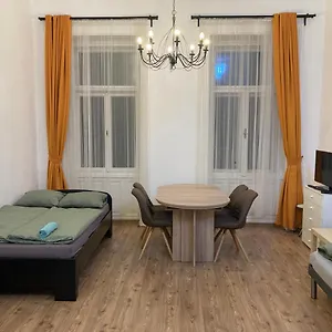 Roland Downtown - Buda Apartament